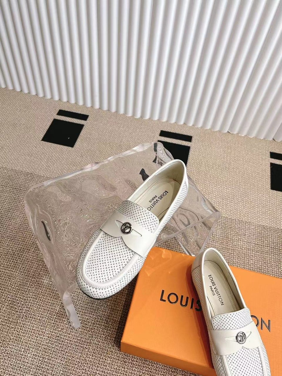 Louis Vuitton Soho Flat Loafer White1AGXDC view 3