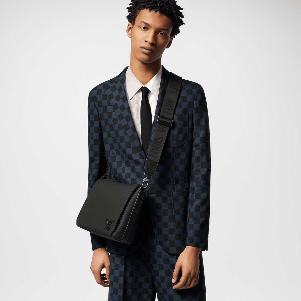 Louis Vuitton District Pm Bag Black 26Cm M30850 For Men view 3