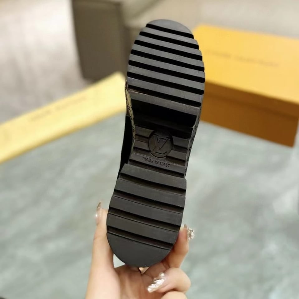 Louis Vuitton Laureate Platform Chelsea Boot Black 1Ac7W0 view 3