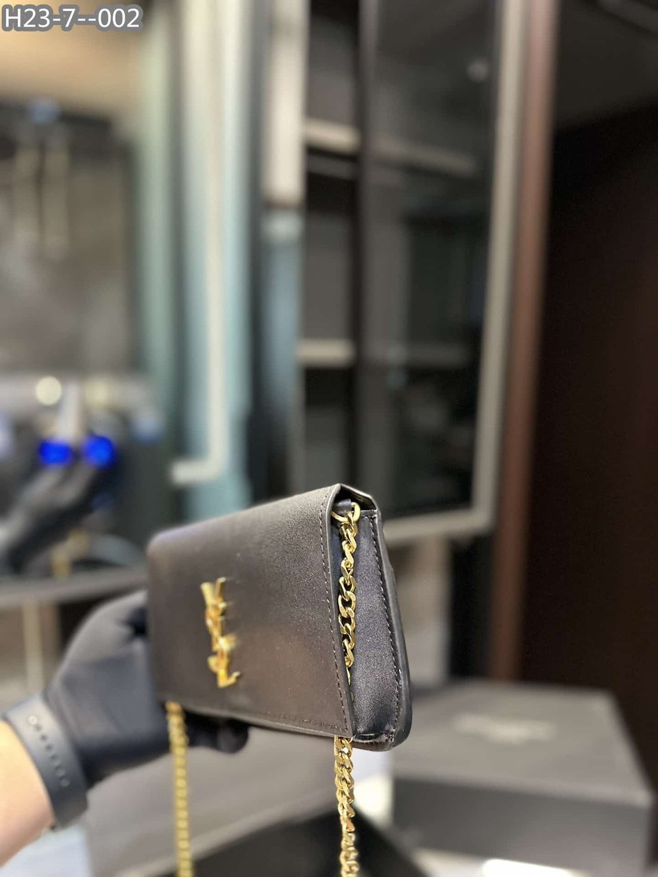 Saint Laurent Uptown Ysl Plaque Grained Leather 18Cm view 5