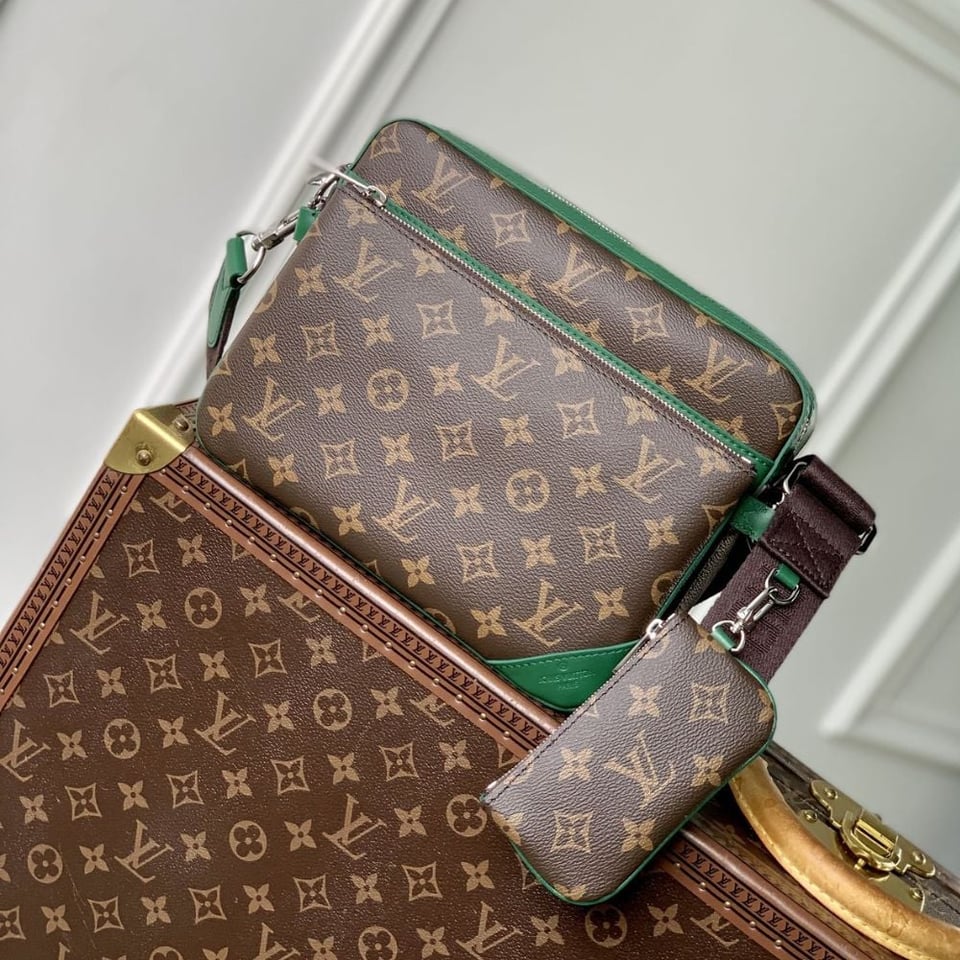 Louis Vuitton Trio Messenger Bag Green 25Cm M12766 view 4