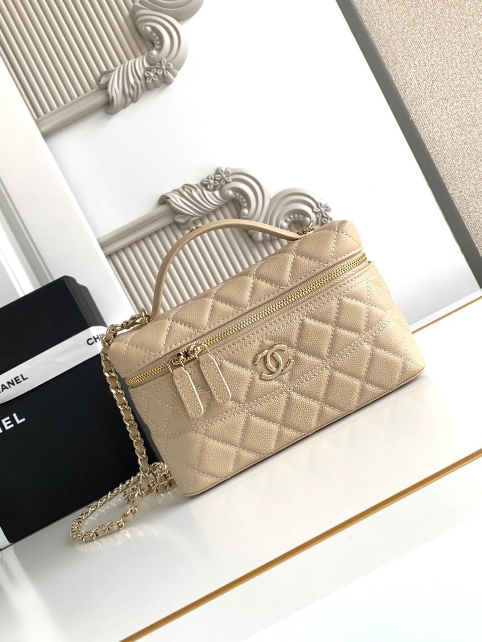 Chanel 25C Vanity Case Beige 20cm view 4