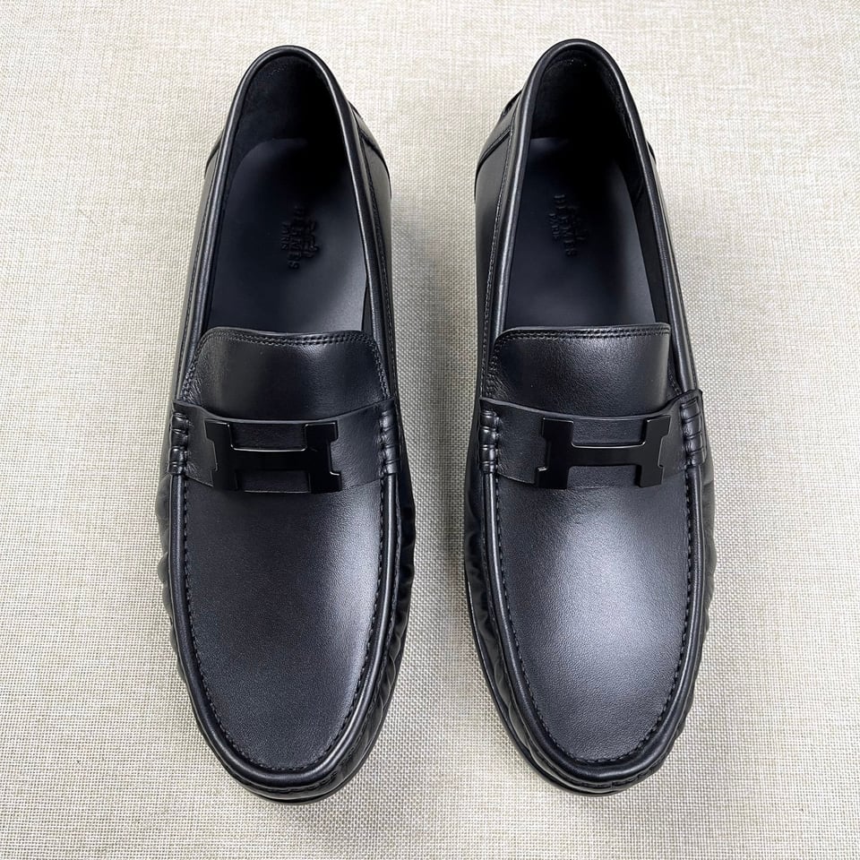 Hermès Black Loafers Tonal H Logo Smooth Leather- Shoes for Men view 2