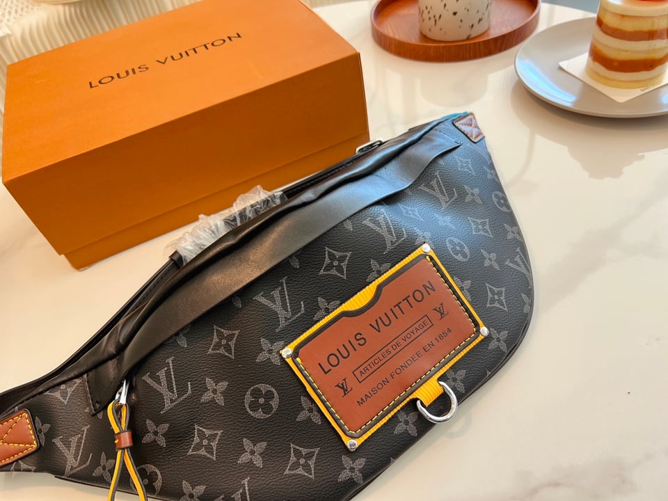 Louis Vuitton Discovery Bumbag Monogram Eclipse Gaston Label Savane 45Cm M45220 view 5