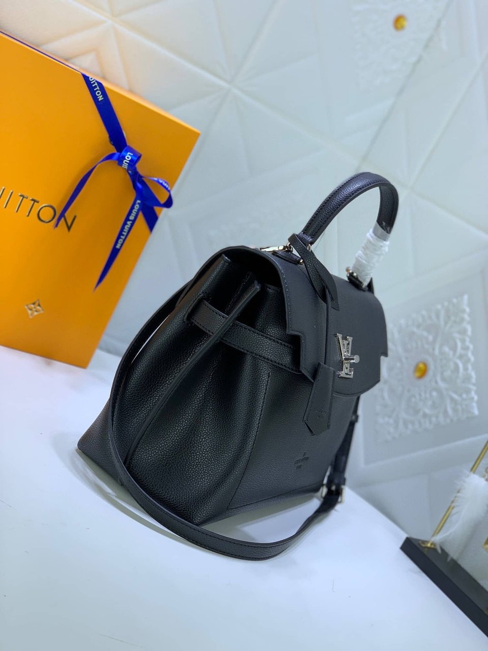 Louis Vuitton Lockme Ever Black 46Cm M51395 view 7