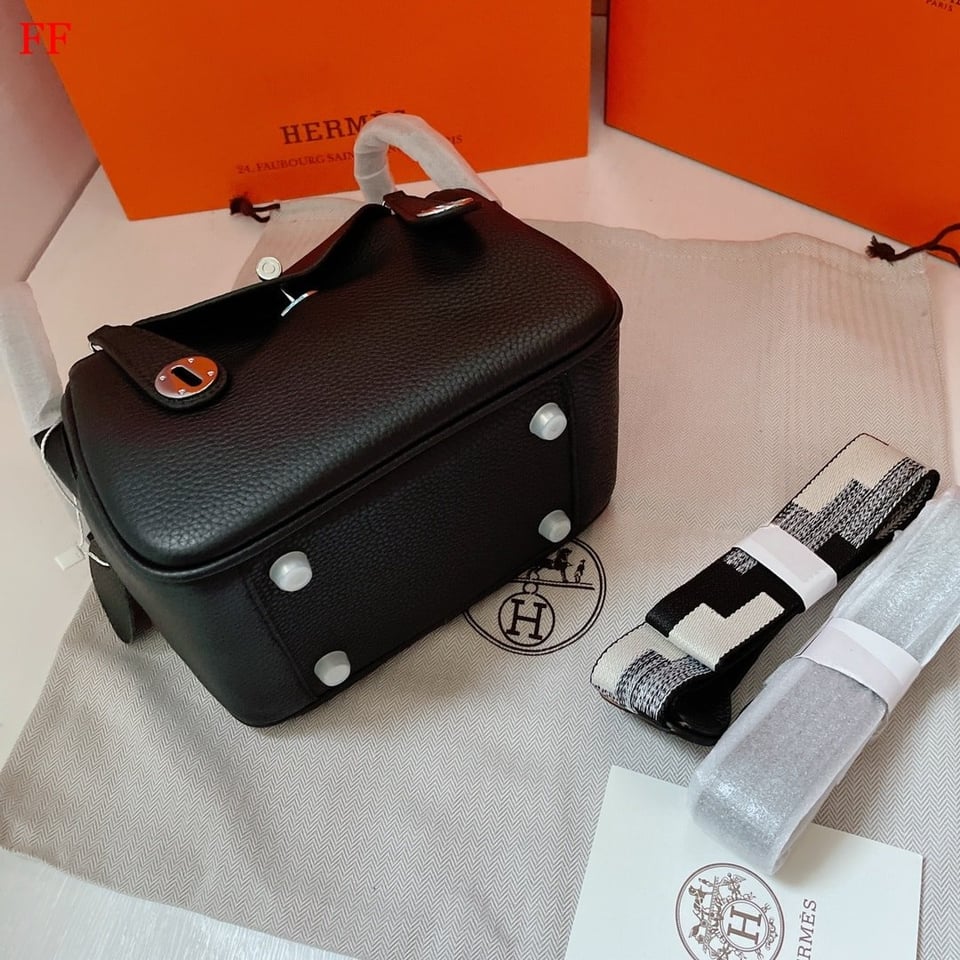 Hermès Lindy Mini 20 Black Clemence Leather with Palladium Hardware 20cm view 6