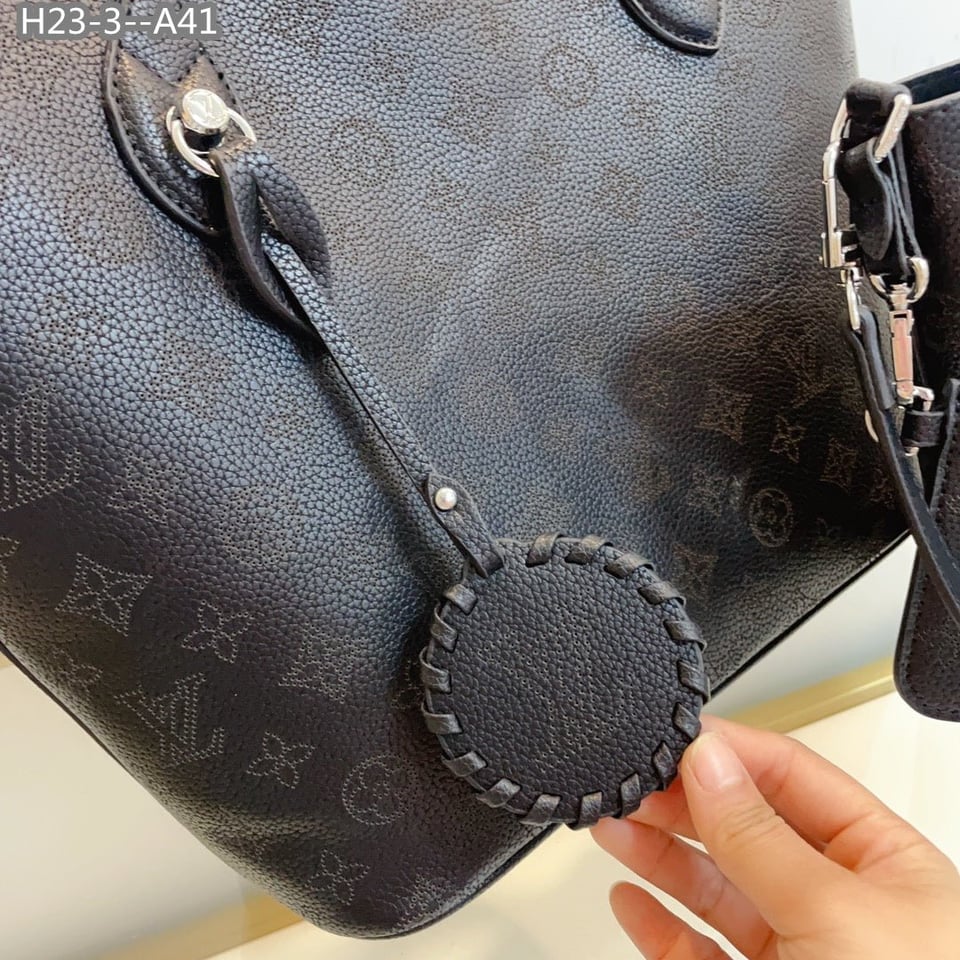 Louis Vuitton Blossom Mm Bag Black 29Cm M21851 view 4