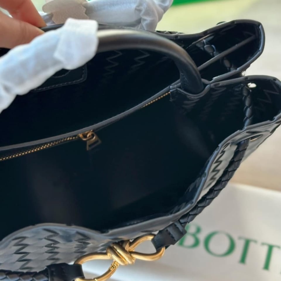Bottega Veneta Andiamo Leather Top Handle Bag Black 25Cm view 7