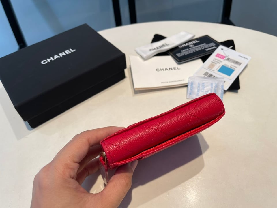 Chanel Zipped Coin Purse 11 Red Grained Calfskin view 10