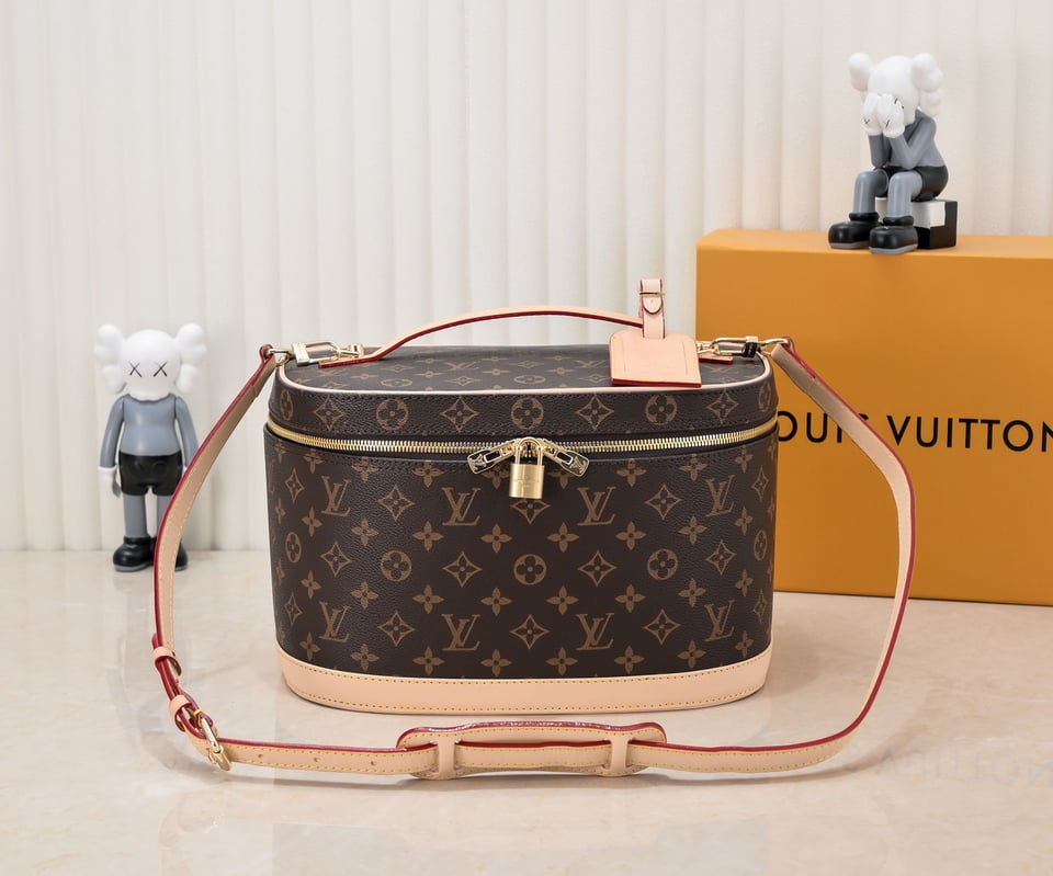 Louis Vuitton Nice Mini Toiletry Pouch 32Cm M47280 view 11