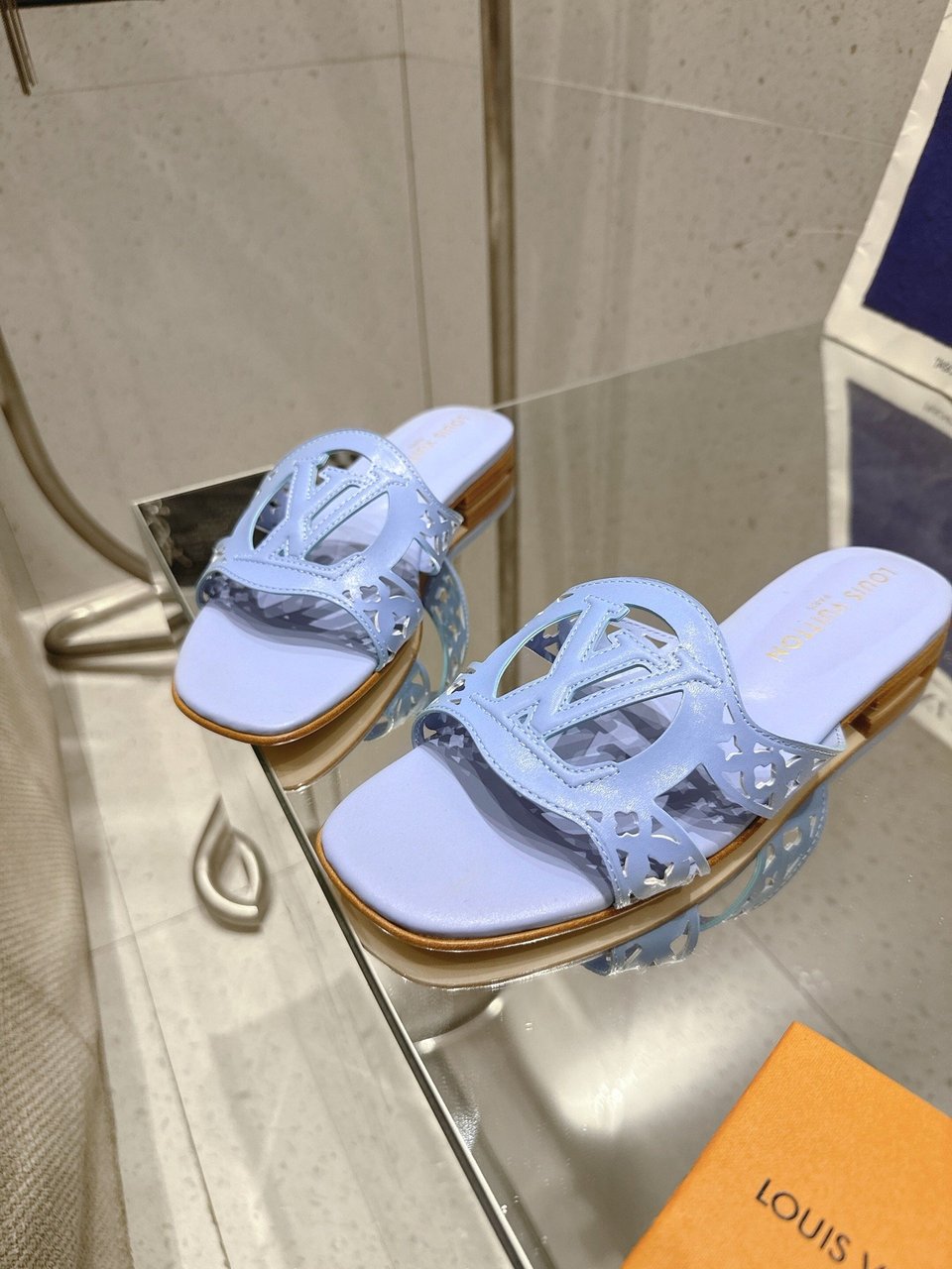 Louis Vuitton LV Isola Flat Mule Blue 1AGYQ6 view 11
