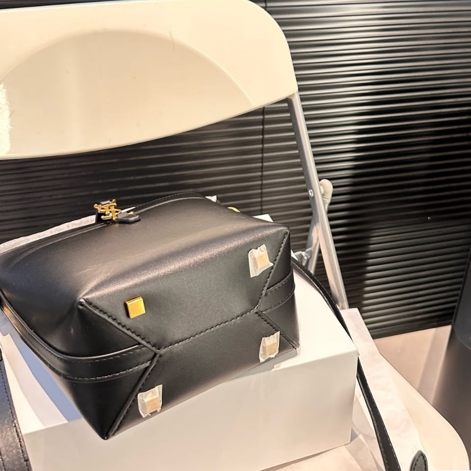 Saint Laurent Le 37 Mini Bag In Shiny Leather Black 15Cm view 6