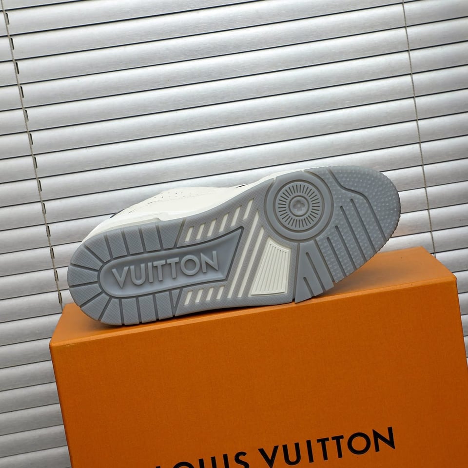 Louis Vuitton Trainer Sneaker Grey Calfskin With Embossed Monogram 1AKCKR view 6