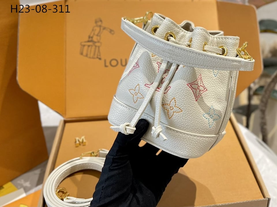 Louis Vuitton Nanoe Handbag White 16Cm M23088 view 3