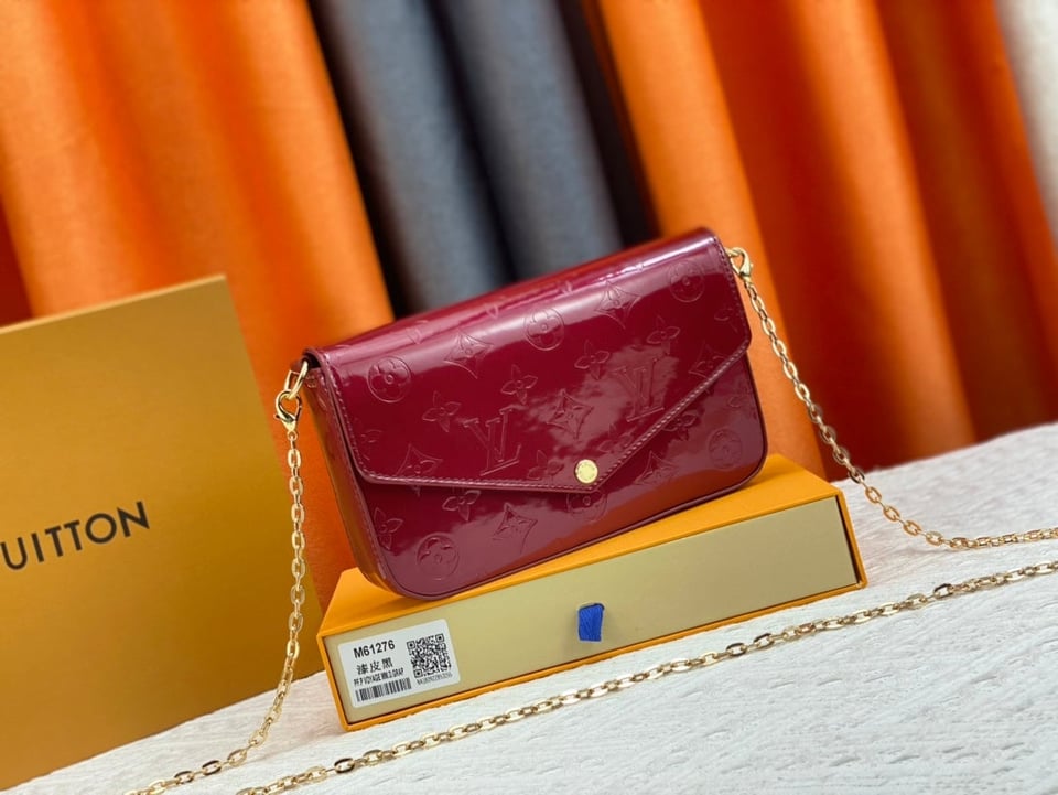 Louis Vuitton Pochette F Licie Wine Red 21Cm view 3