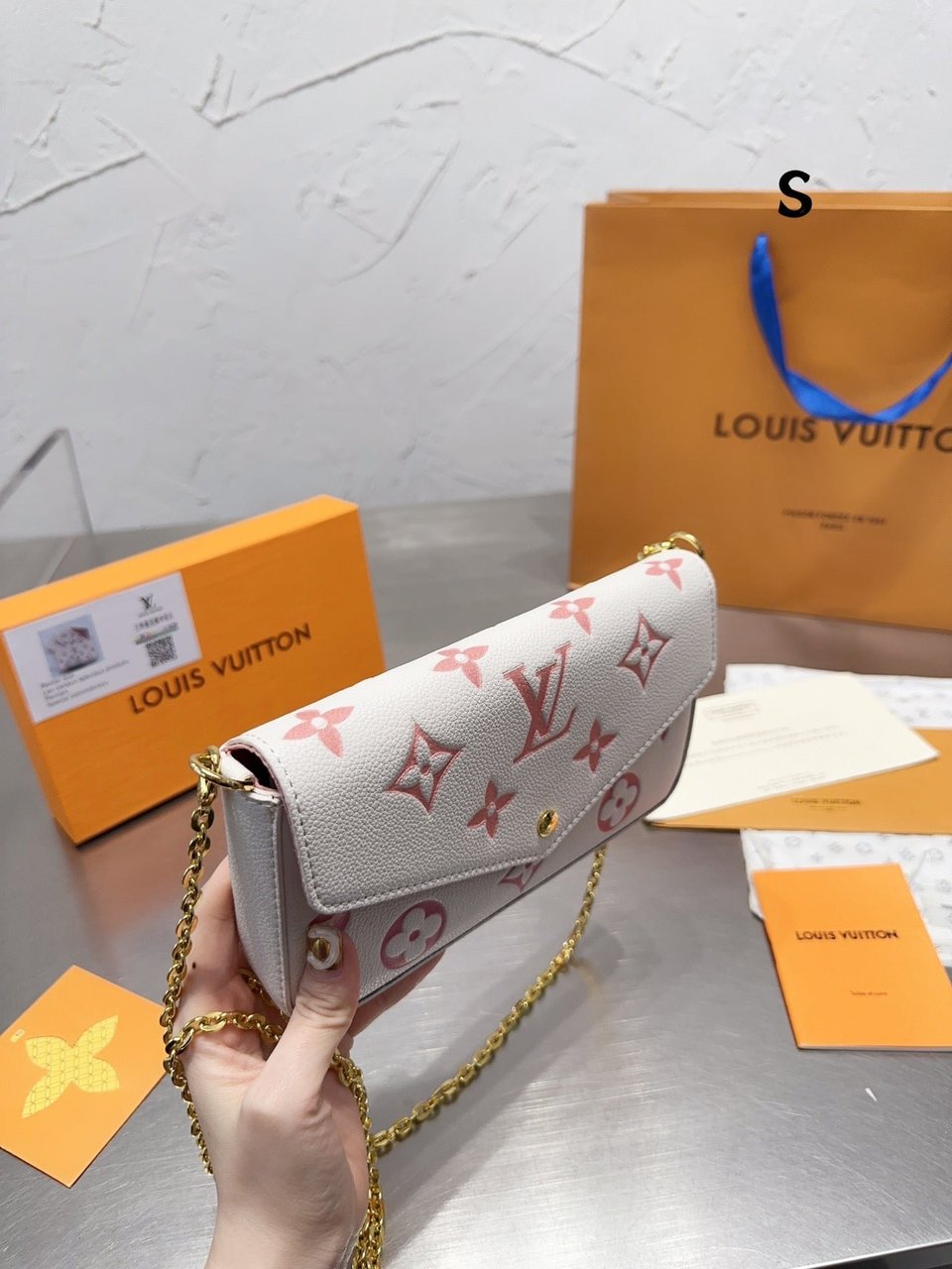 Louis Vuitton Felicie Pochette White And Pink 21Cm M82047 view 8