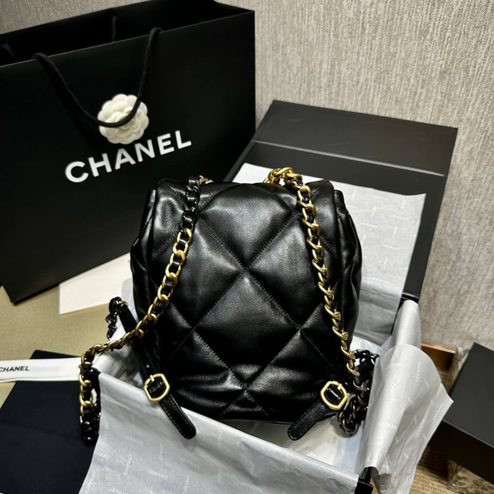 Chanel 19 Backpack Black Quilted Lambskin 26cm view 7