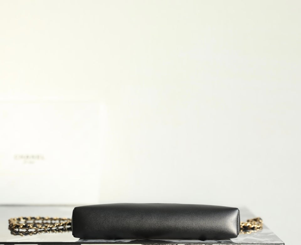 Chanel Crossbody Bag Black 20cm/ 7.9in view 9