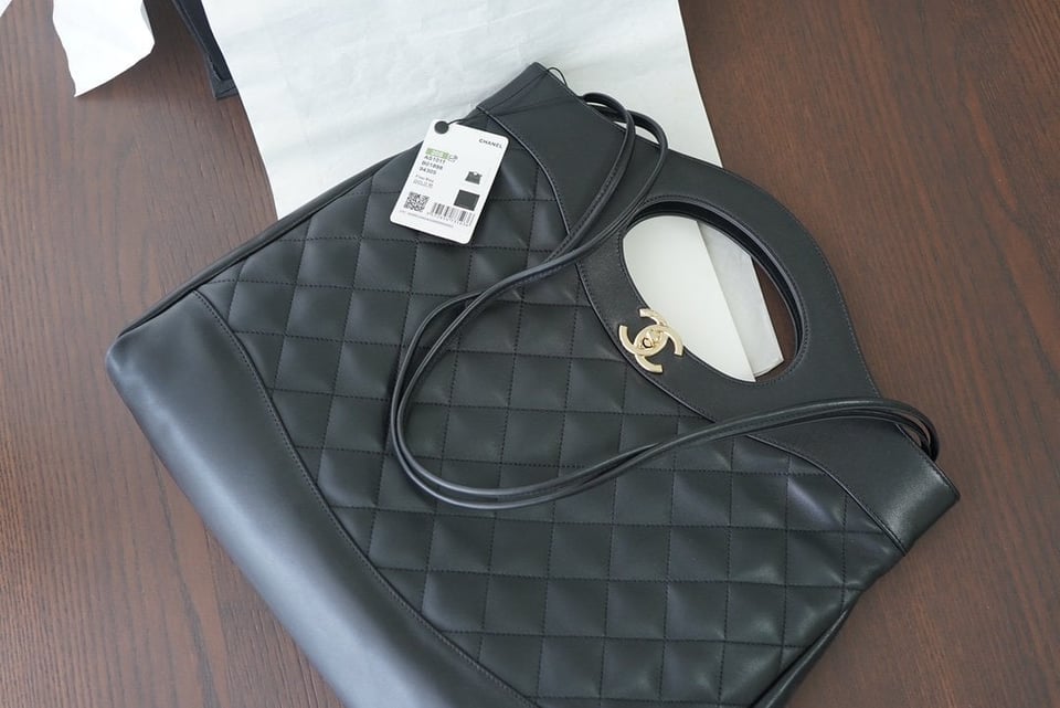 Chanel Vintage Quilted Chain Handle Bag Black 39Cm/15.3in view 3
