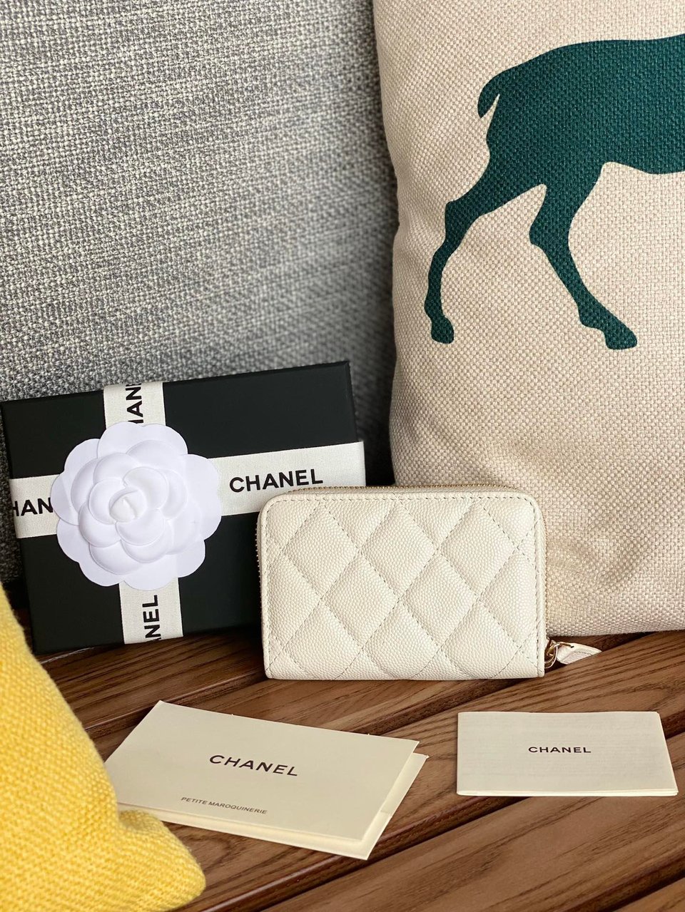 Chanel Zipped Wallet 11Cm White Caviar Gold Hardware view 8