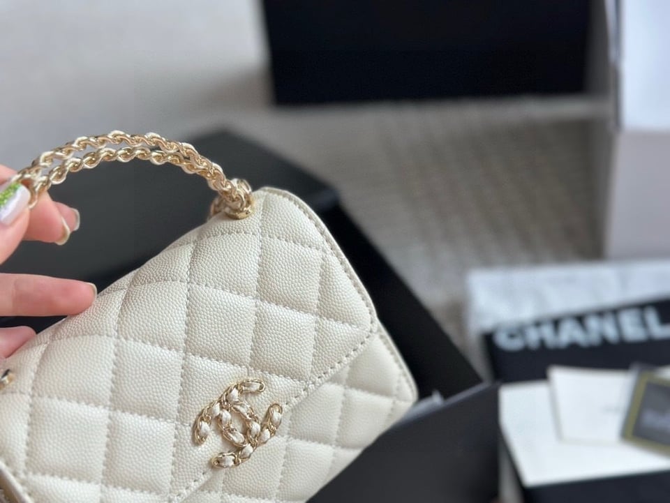 Chanel Clutch Bag With Chain In White 15Cm/5.9in view 6