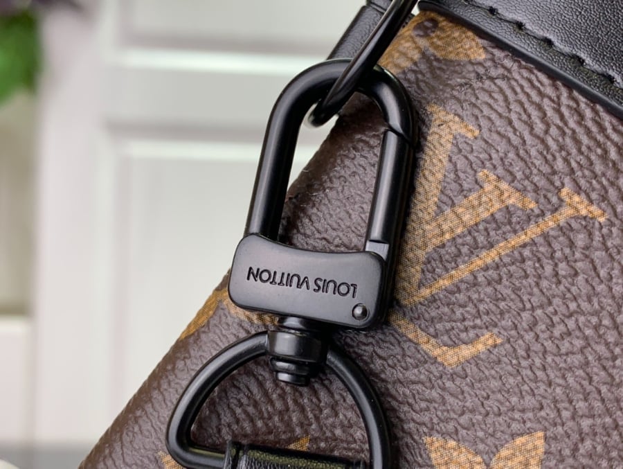 Louis Vuitton To Go Pochette Monogram Brown 30Cm For Men view 7