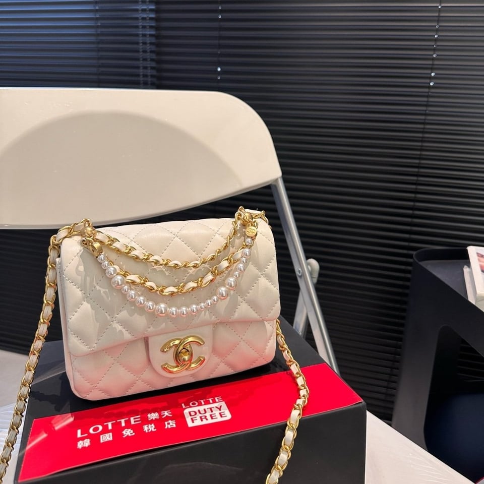 Chanel Flap Bag Gold Hardware With Chain White 17Cm/6.6in view 3
