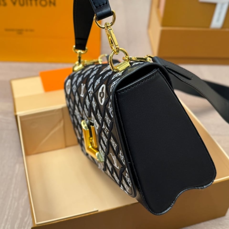 Louis Vuitton Twist Mm Monogram Jacquard Black 23Cm view 7