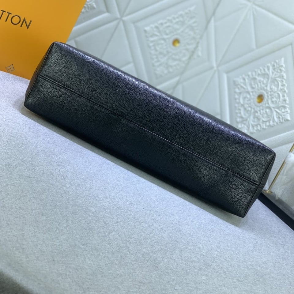 Louis Vuitton Pilot Tote Cowhide Leather Black 40Cm M24771 view 6