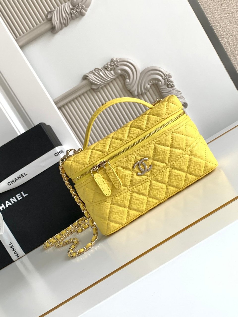 Chanel 25C Vanity Case Yellow 20cm view 3