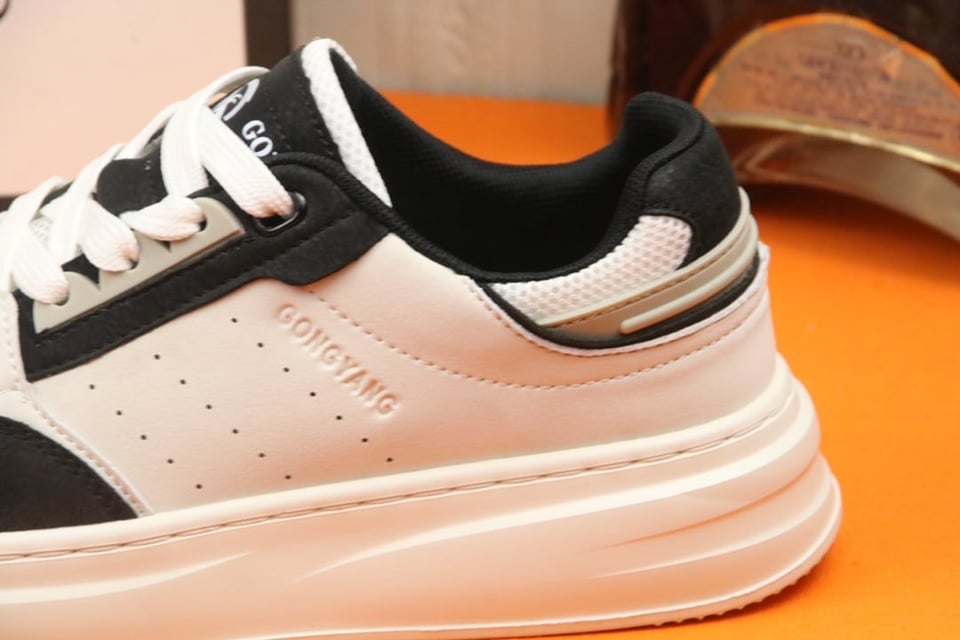 Gucci Gg Sneaker Leather In White And Black view 9