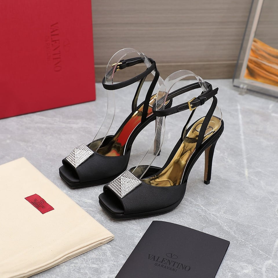 Valentino Garavani Roman Stud Block Pump Black view 3