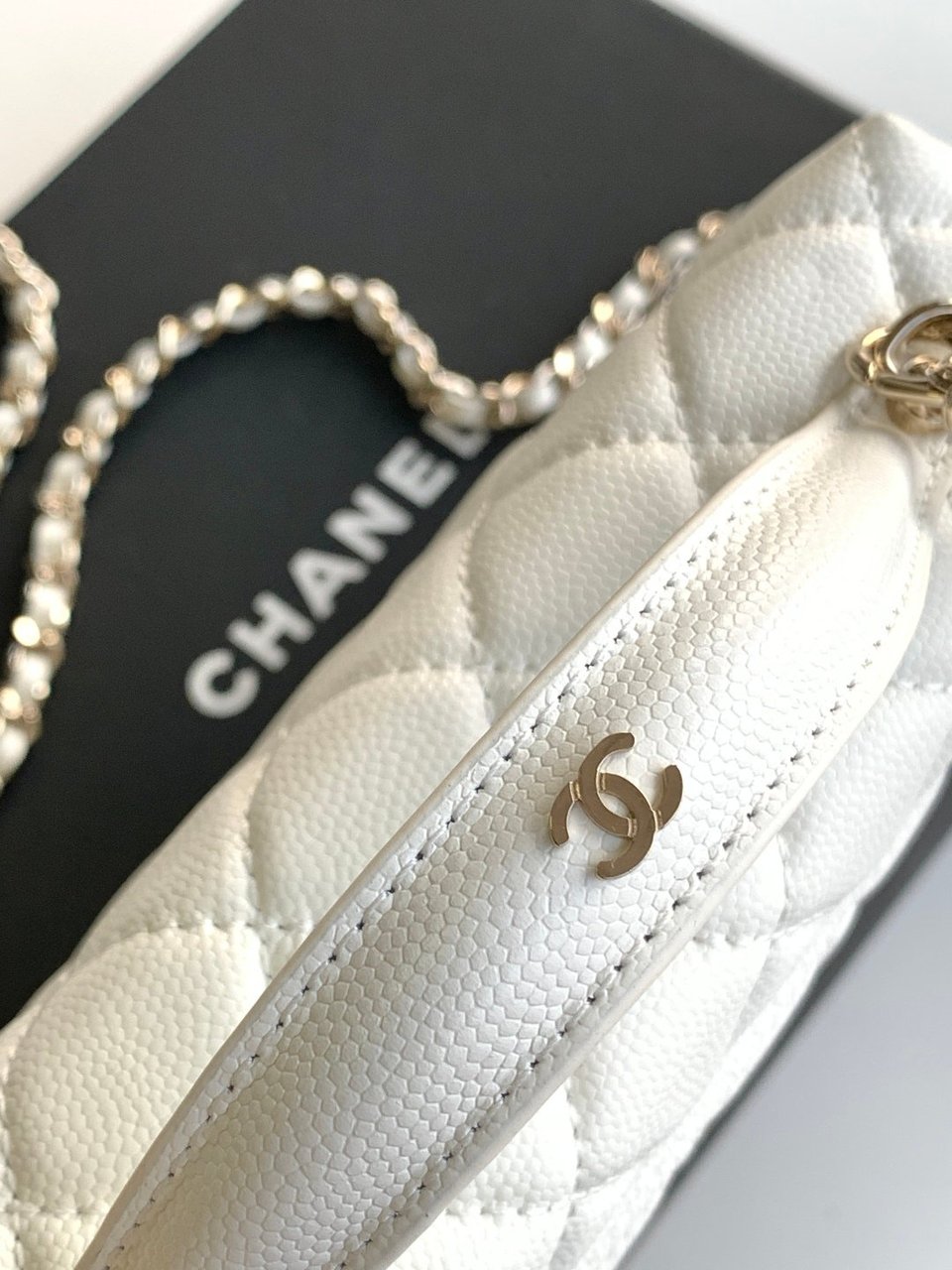 Chanel 25C Vanity Case White 20cm view 7