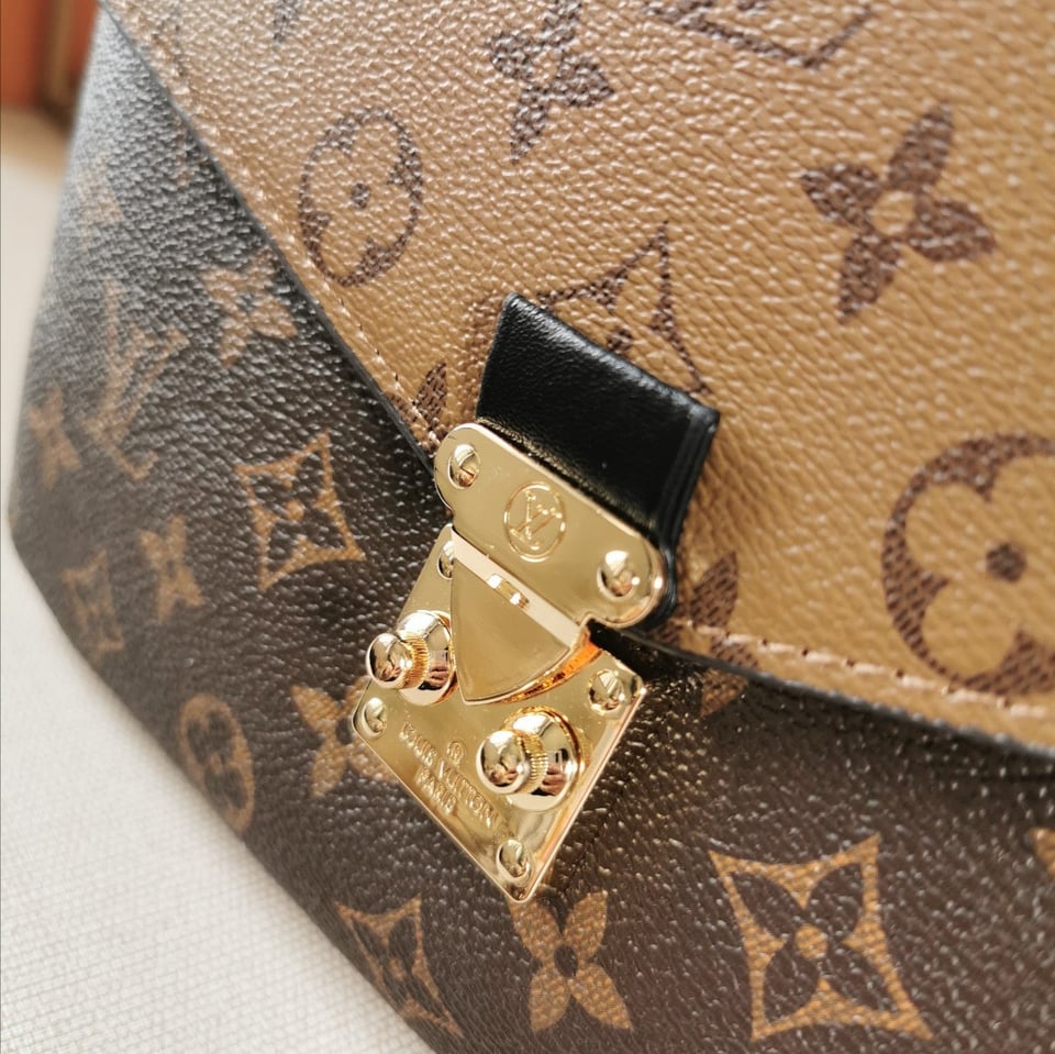 Louis Vuitton Pochette M Tis 27 Cm view 6