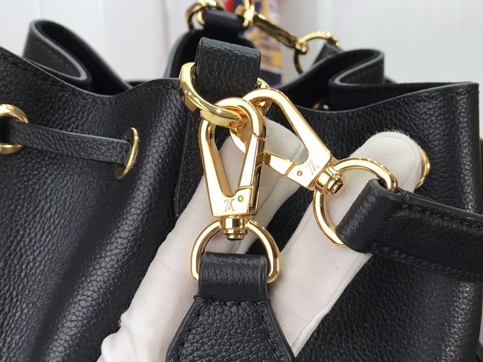 Louis Vuitton Lockme Bucket 23Cm Black view 5
