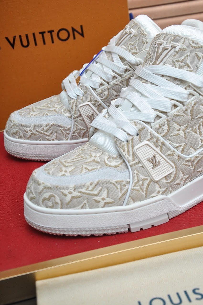 Louis Vuitton Trainer Sneakers Beige 1AKKJB view 6