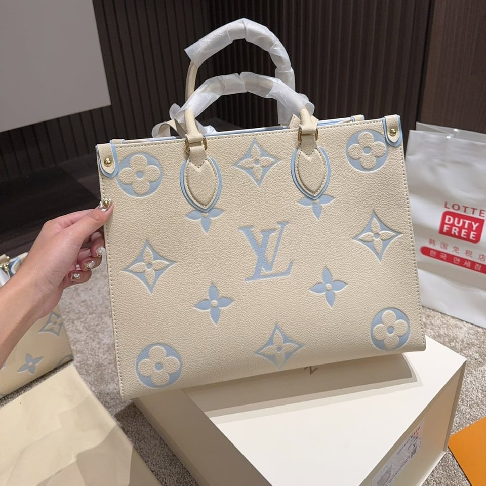 Louis Vuitton Onthego Pm Candy Blue 25Cm M46833 view 3