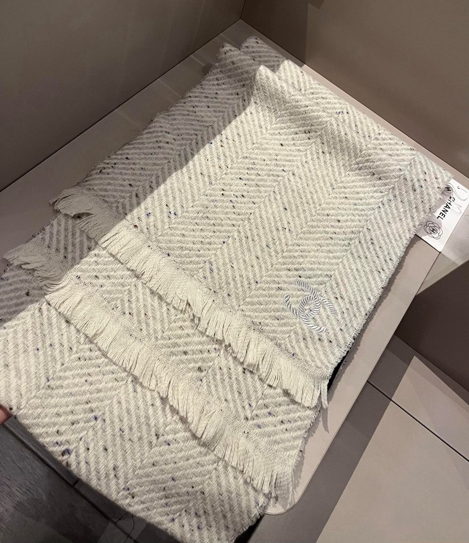 Chanel Cashmere Scarf Chevron White For Women 180cm view 4