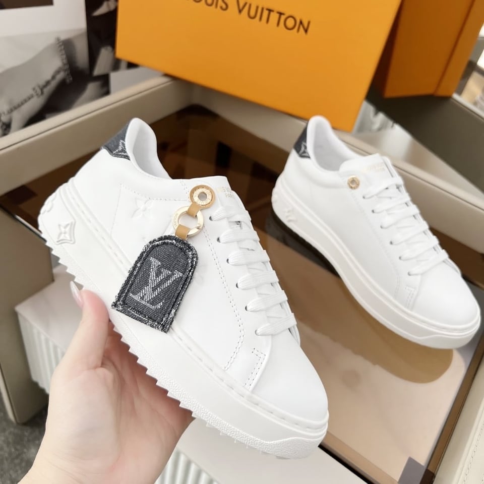 Louis Vuitton Time Out Sneaker Grey 1Aguy4 view 3