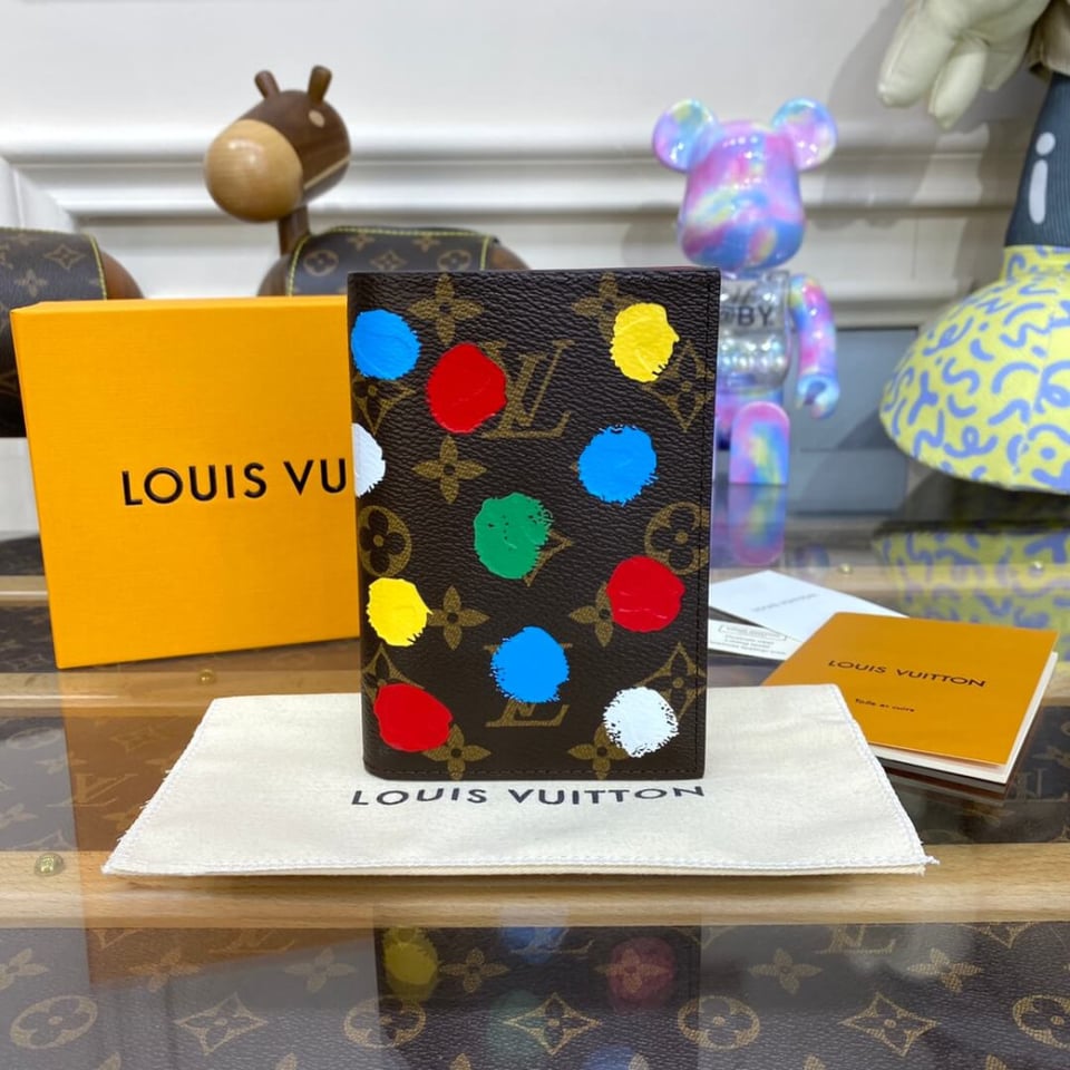 Louis Vuitton x Yayoi Kusama Passport Cover view 3