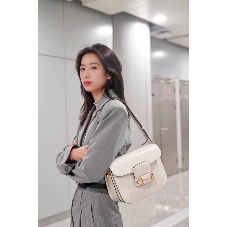 Gucci Horsebit 1955 Shoulder Bag In White Leather view 4