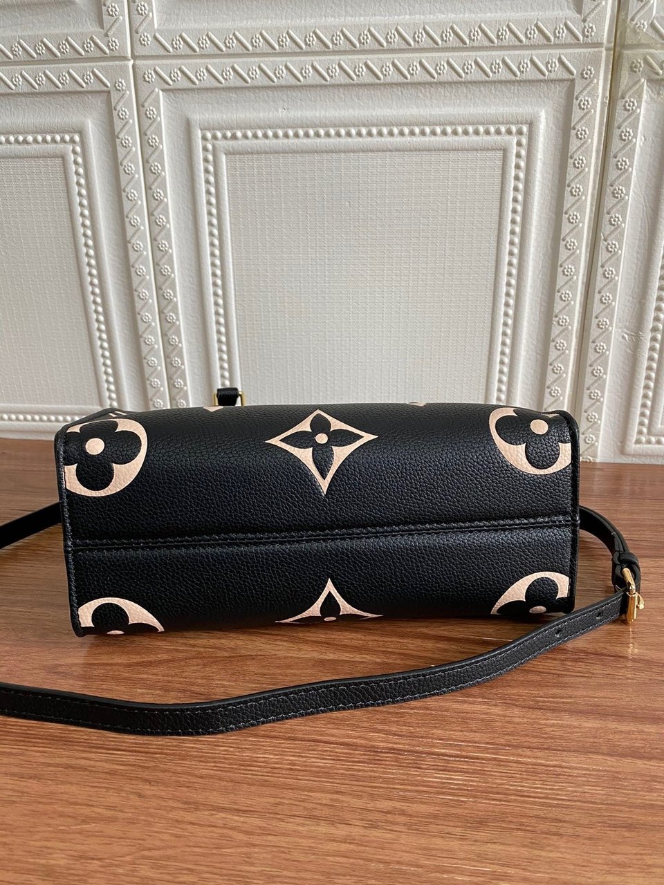 Louis Vuitton OnTheGo PM Bicolor Monogram Empreinte Leather M45659 Black 25cm view 8