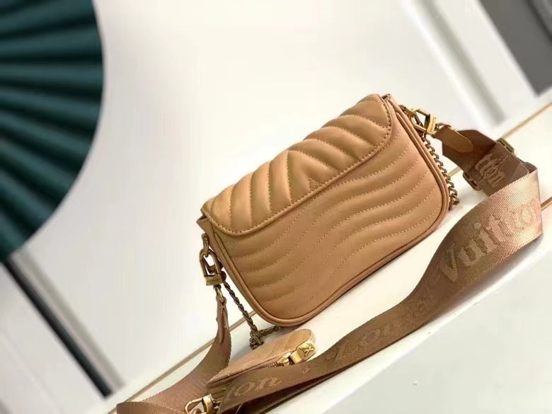Louis Vuitton New Wave Multi Pochette 19Cm Beige view 5