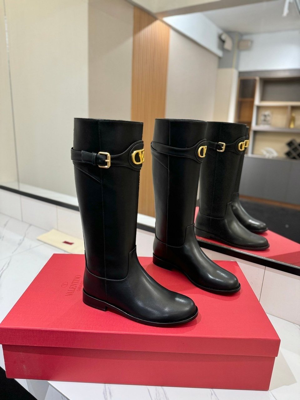 Valentino Garavani VLogo Signature Calfskin Knee Boots Black – Heel 30mm view 3
