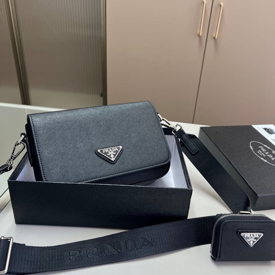Prada Saffiano Leather Shoulder Bag 22Cm view 3