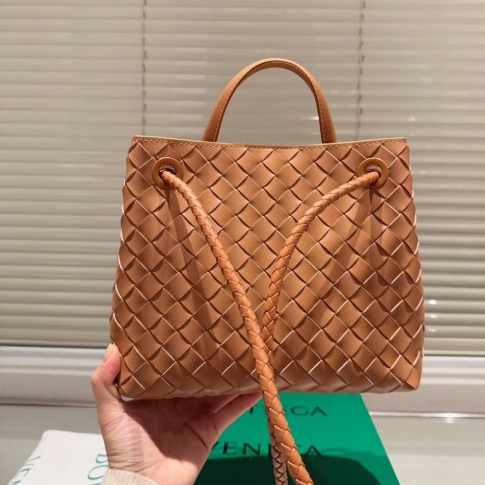 Bottega Veneta Small Andiamo Bag In Cognac 25Cm view 6