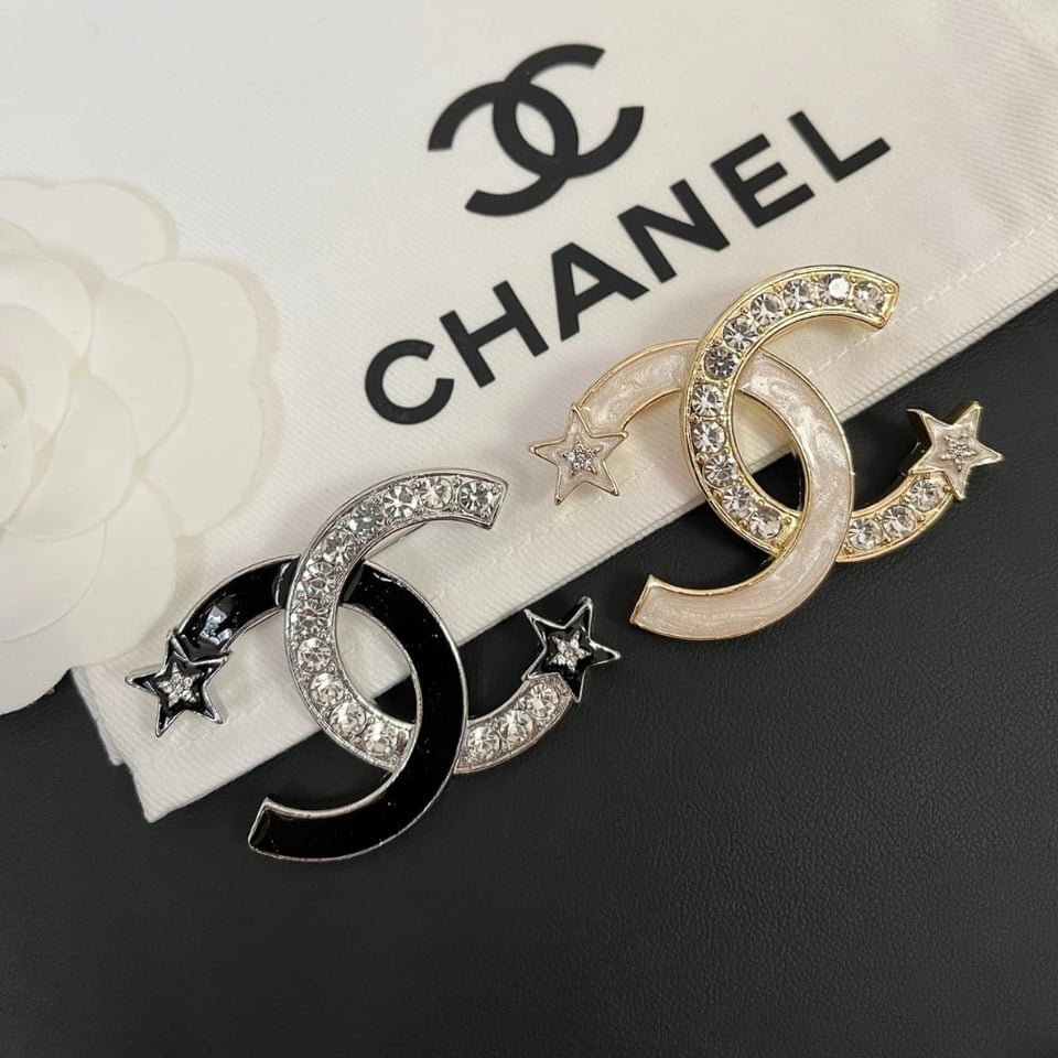 Chanel Cc Brooch Gold With Two Small Stars view 3
