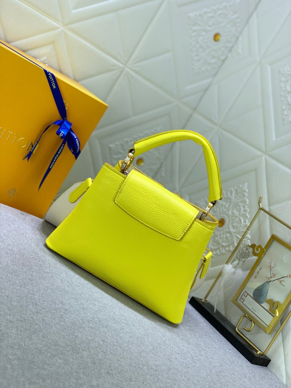 Louis Vuitton Capucines Bb Cedrat Yellow 27Cm view 8