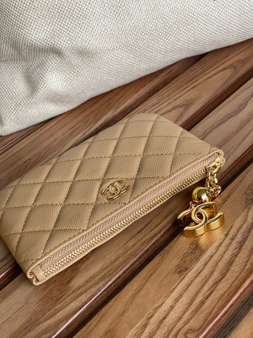 Chanel Zipped Wallet 14Cm Beige Caviar Gold Hardware view 9