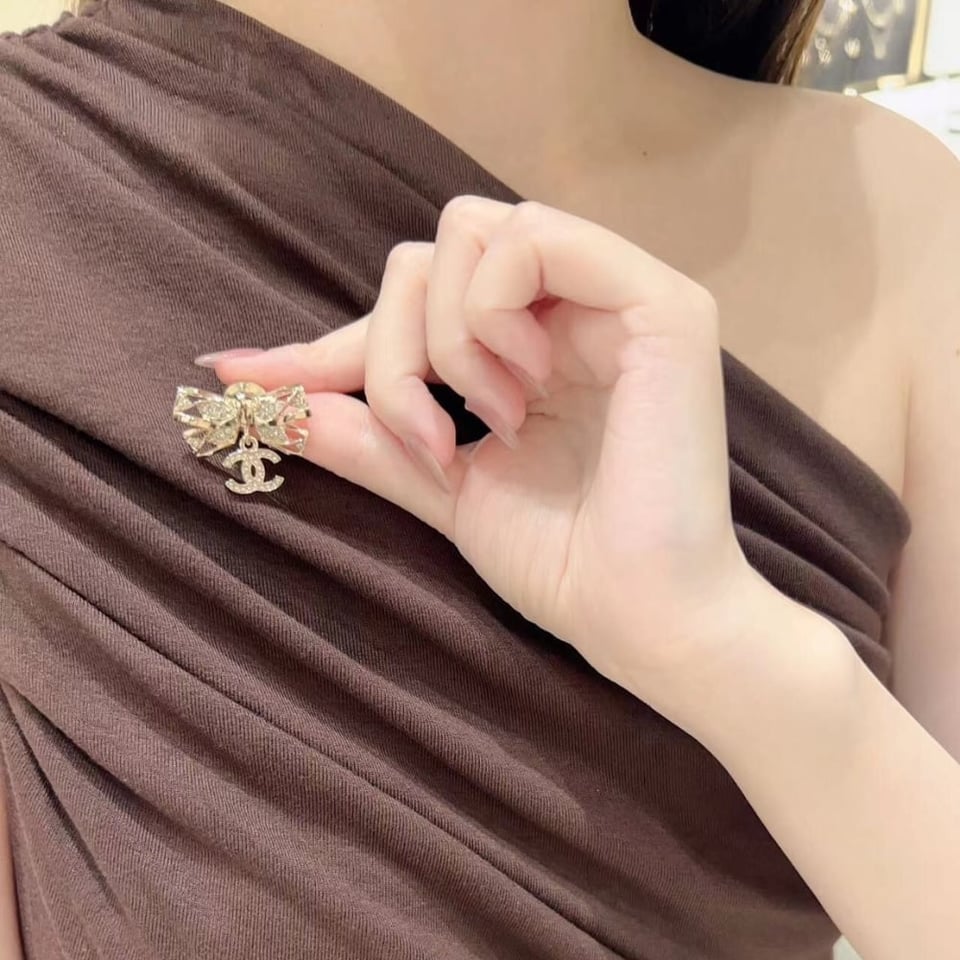 Chanel Cc Bowtie Brooch Gold view 5